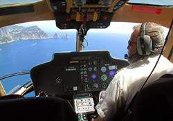 <b>Interno della cabina di pilotaggio dell'elicottero</b>