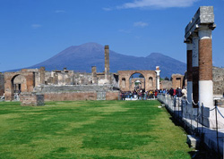 Vesuvius & Pompeii tour with TREDYTOURS: The Forum of Pompeii with Vesuvius in the background