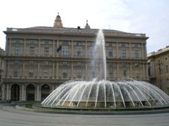 <b> The big fountain in Piazza De Ferrari square in Genova </b>