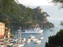 <b> Another view of the small Portofino harbour</b>